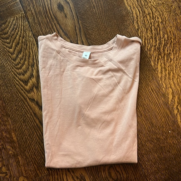 6 Lululemon TShirt - Picture 1 of 3